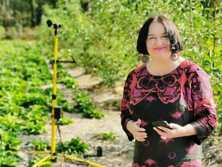 Jola Szala właścicielka marki JOSZ by Jola Szala – znana lubelska artystka i projektantka mody